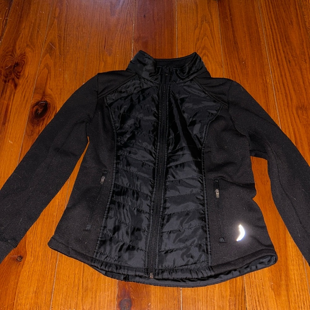 Exertec wind breaker black jacket, size petite medium, has pockets and a zipper